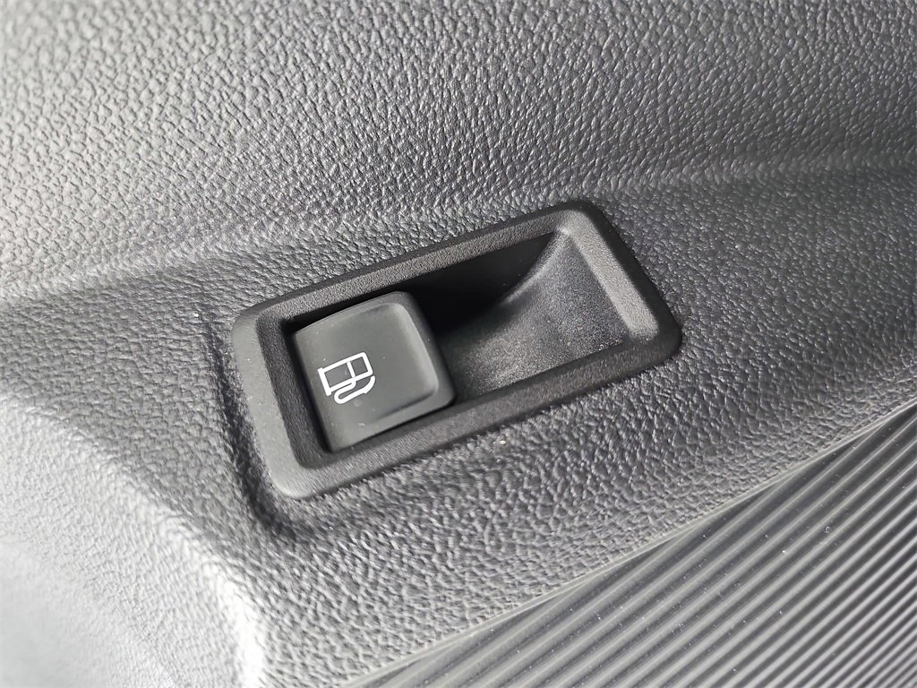 Used 2024 Volkswagen Taos SE image 37