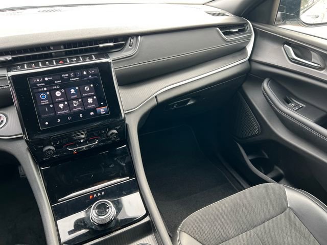 Used 2024 Jeep Grand Cherokee Altitude image 31