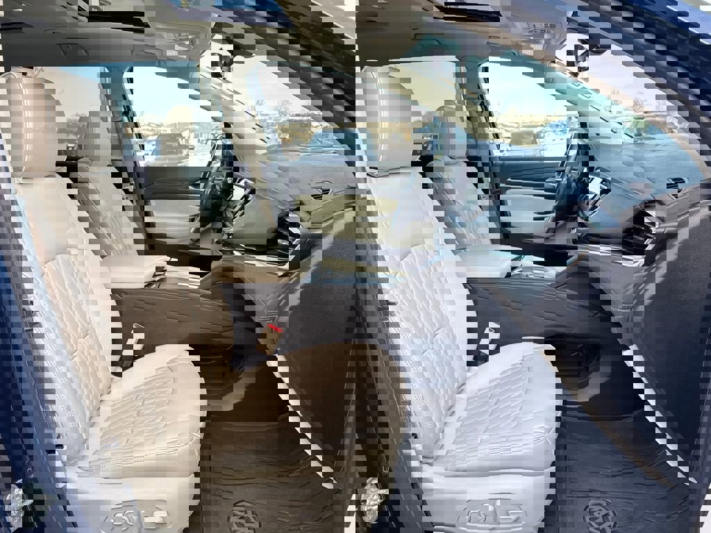 Used 2024 Buick Enclave Avenir image 42