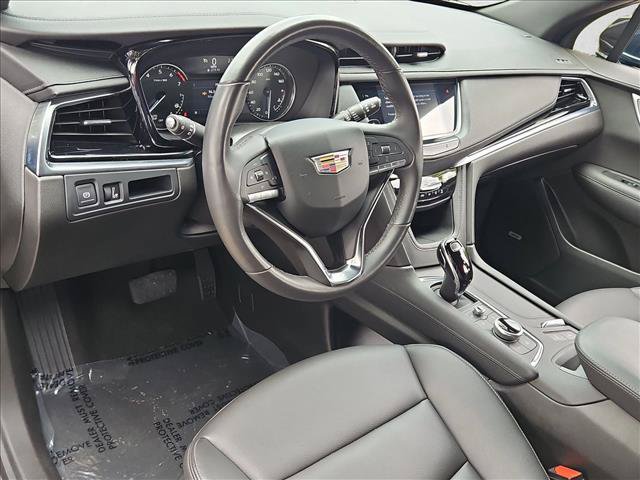 Used 2025 Cadillac XT6 Luxury FWD image 10
