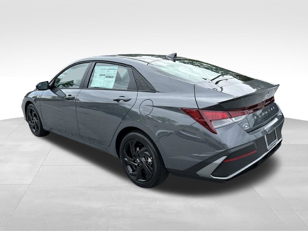 New 2026 Hyundai Elantra SEL Sport FWD image 5