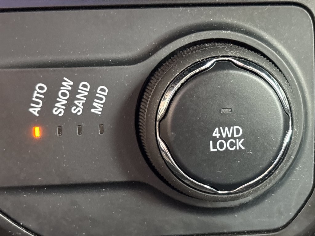 Used 2023 Jeep Renegade Altitude AWD/4WD image 13