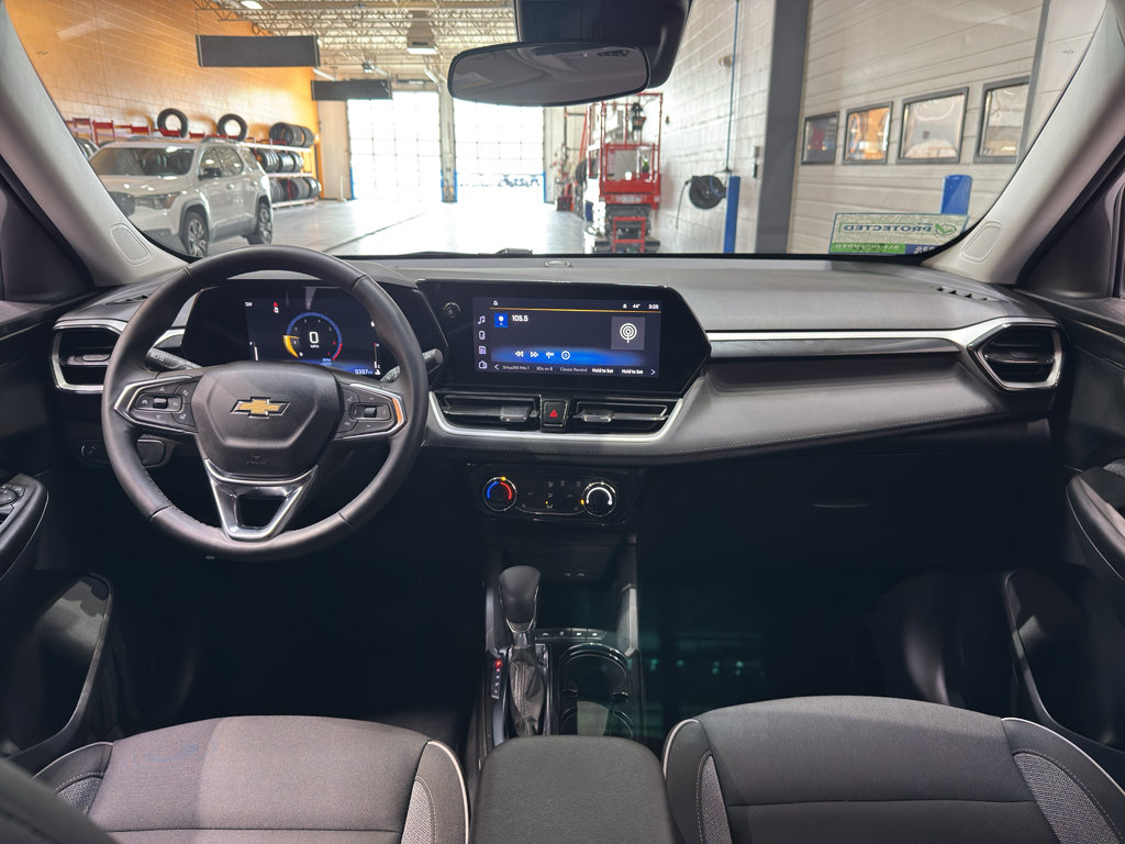 Used 2024 Chevrolet TrailBlazer LT w/ LT Cold Weather Package image 13