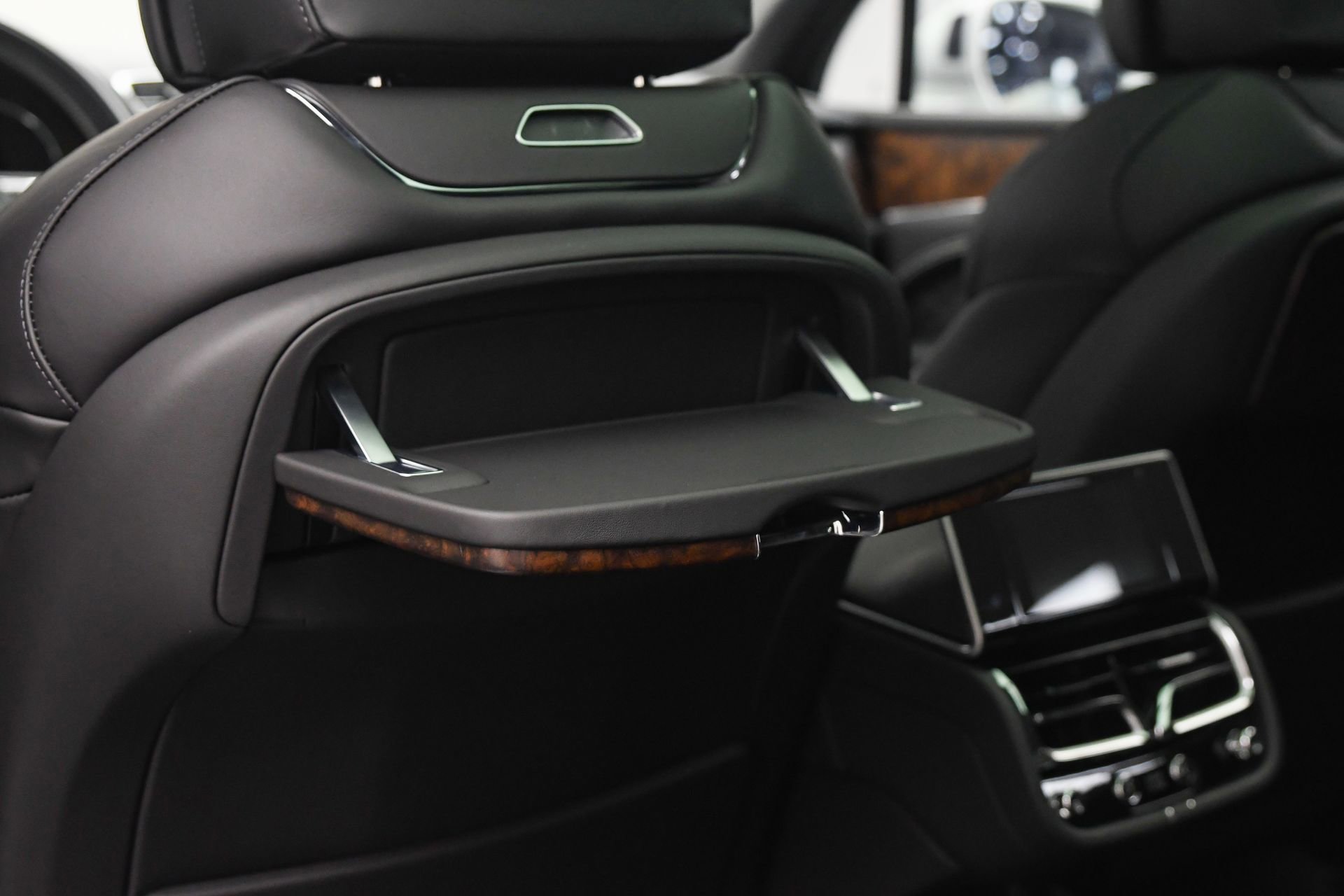 Used 2023 Bentley Bentayga Extended Wheelbase image 55