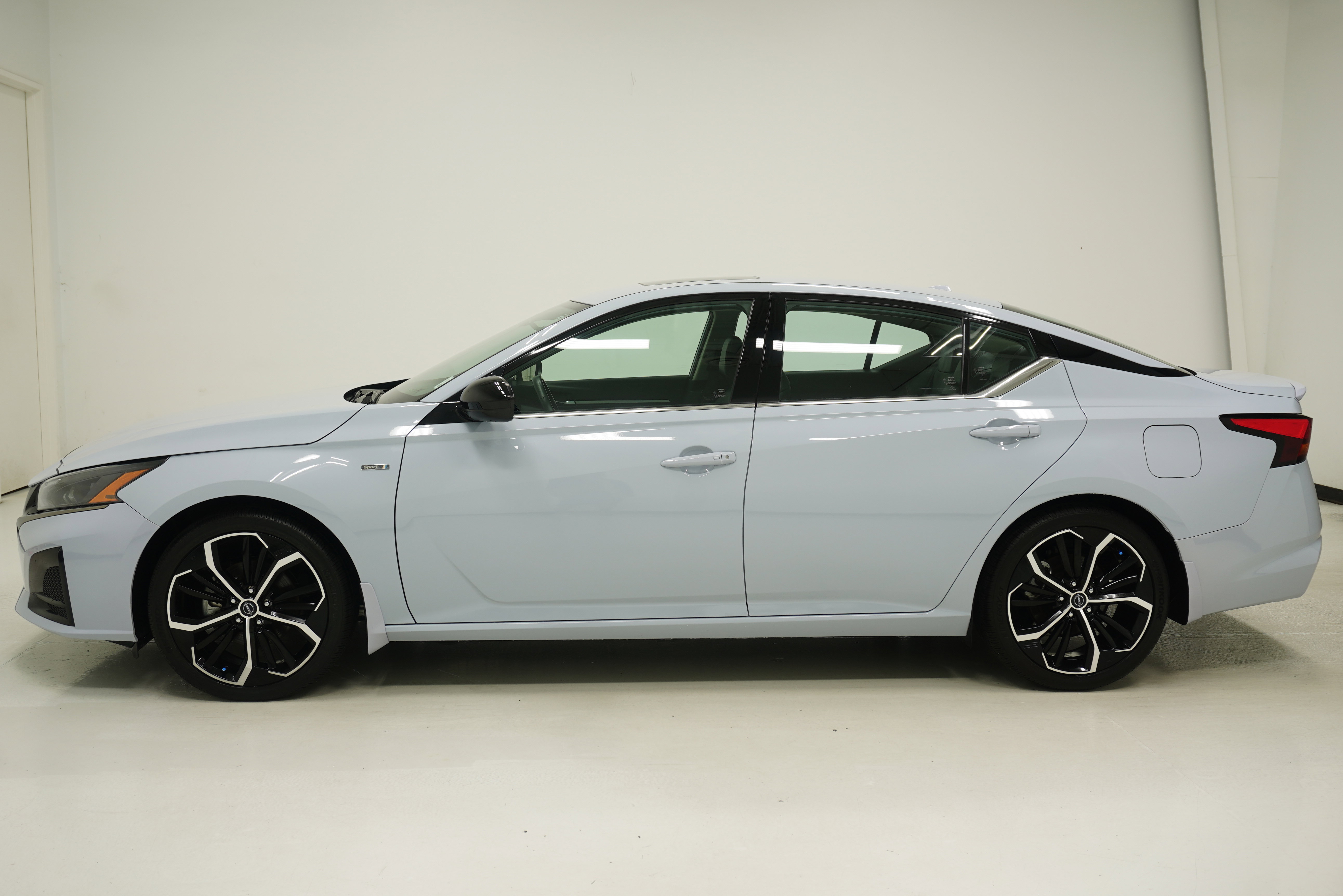 Used 2023 Nissan Altima 2.5 SR w/ SR Premium Package FWD image 7