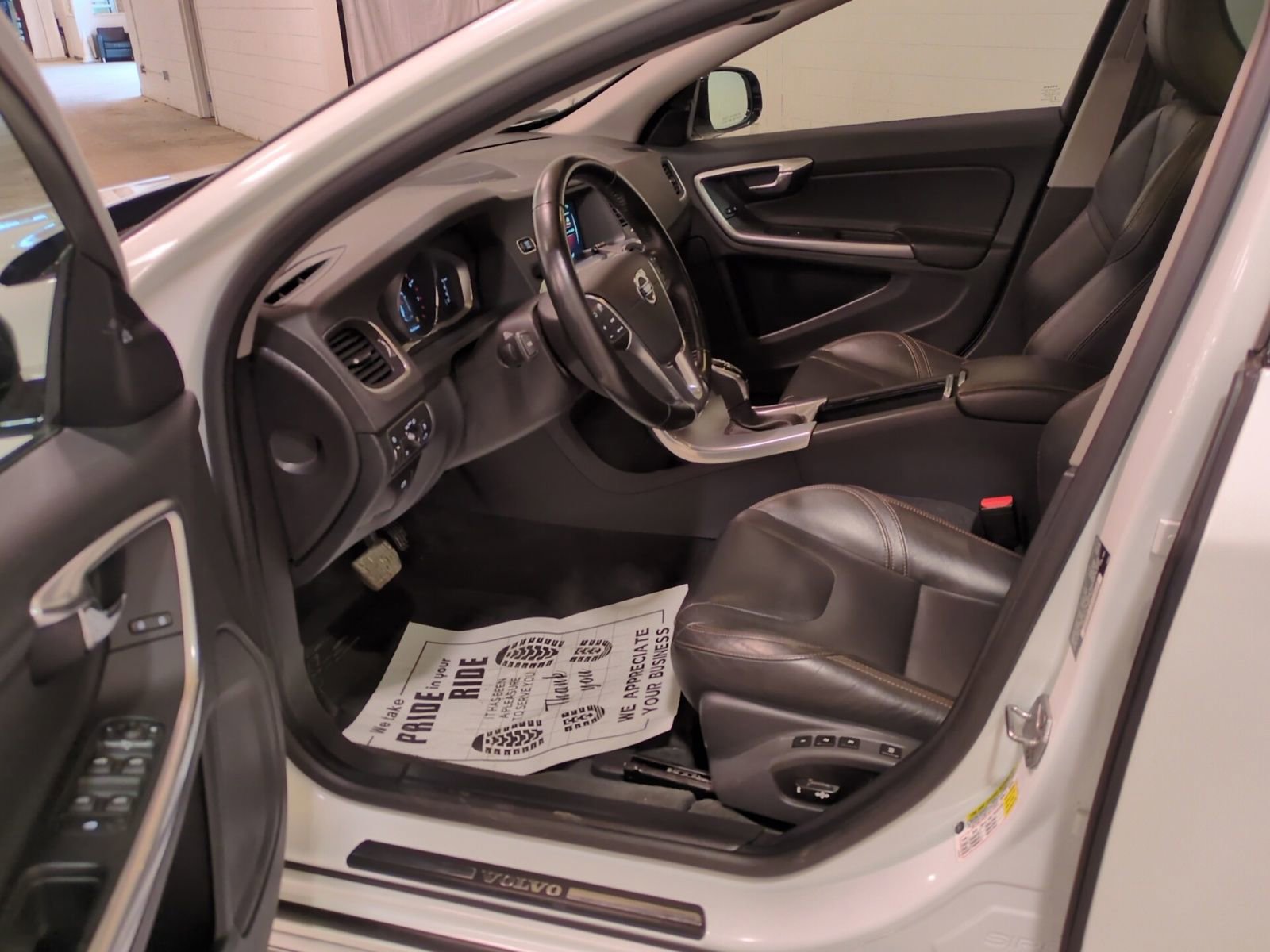 Used 2017 Volvo V60 T5 Cross Country Platinum w/ Climate Package image 17