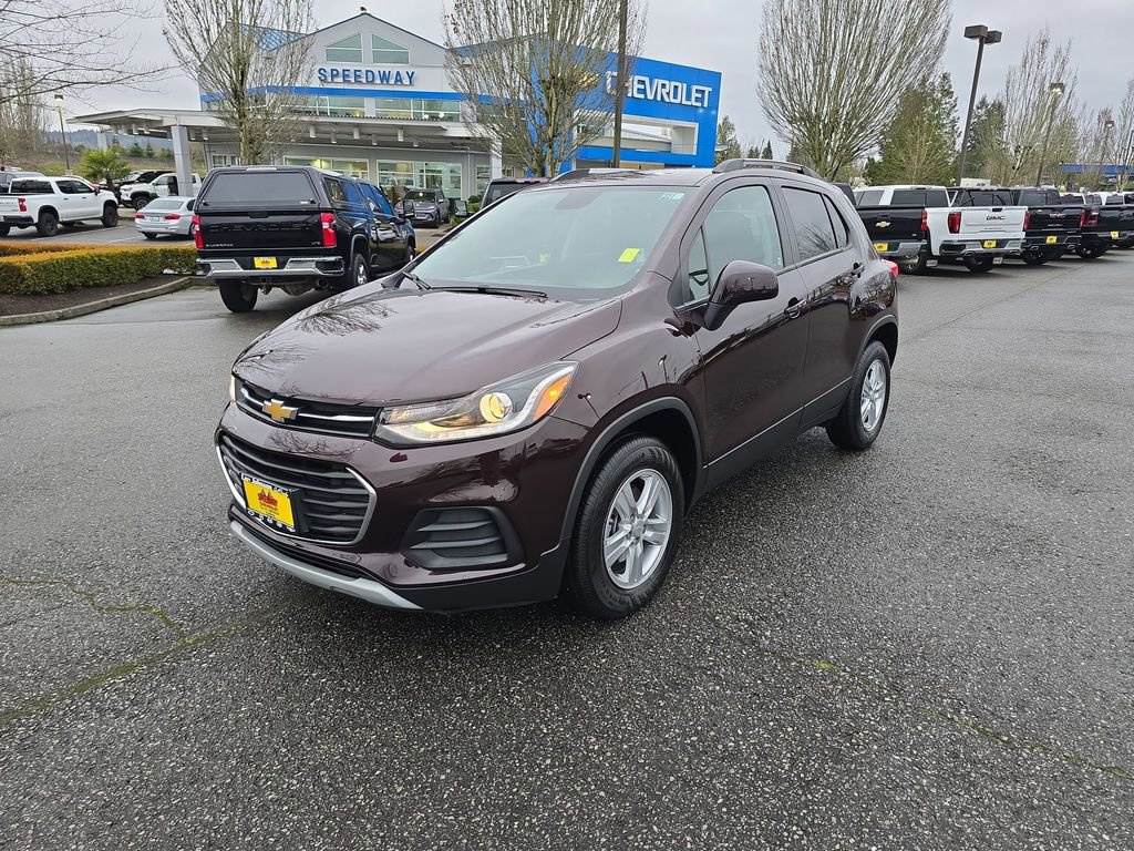 Certified 2022 Chevrolet Trax LT w/ LT Convenience Package image 2