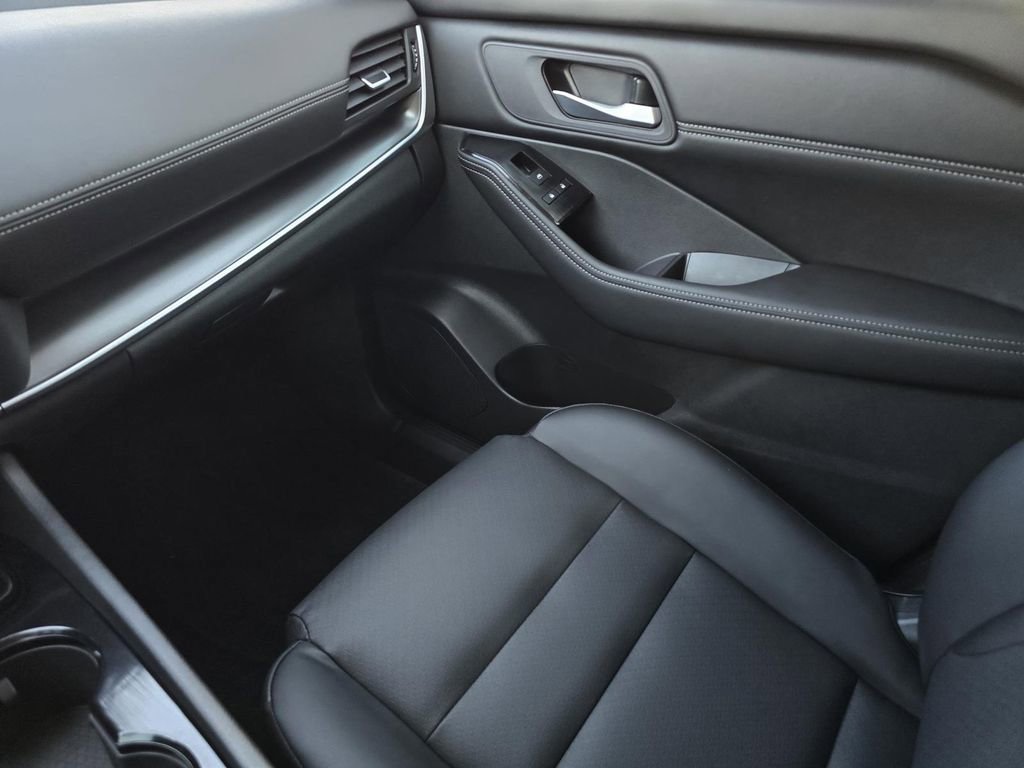 Certified 2026 Nissan Rogue SV w/ SV Premium Package image 25