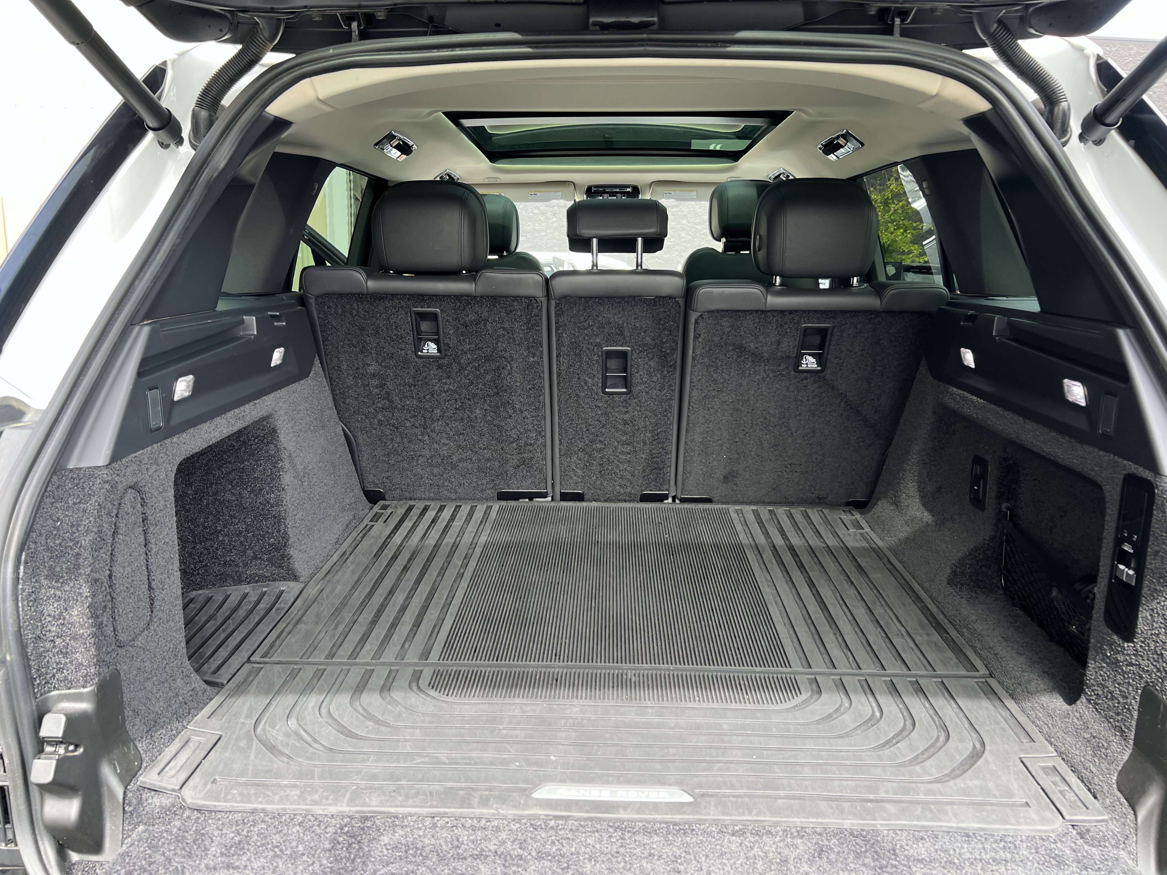 Used 2023 Land Rover Range Rover SE image 37