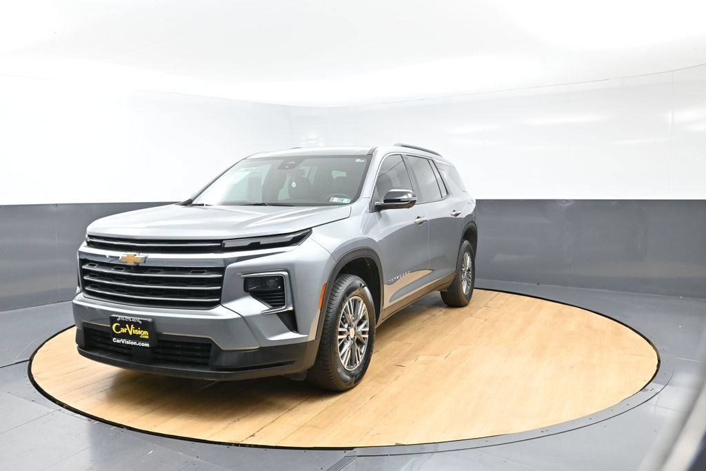 Used 2024 Chevrolet Traverse LT FWD image 6