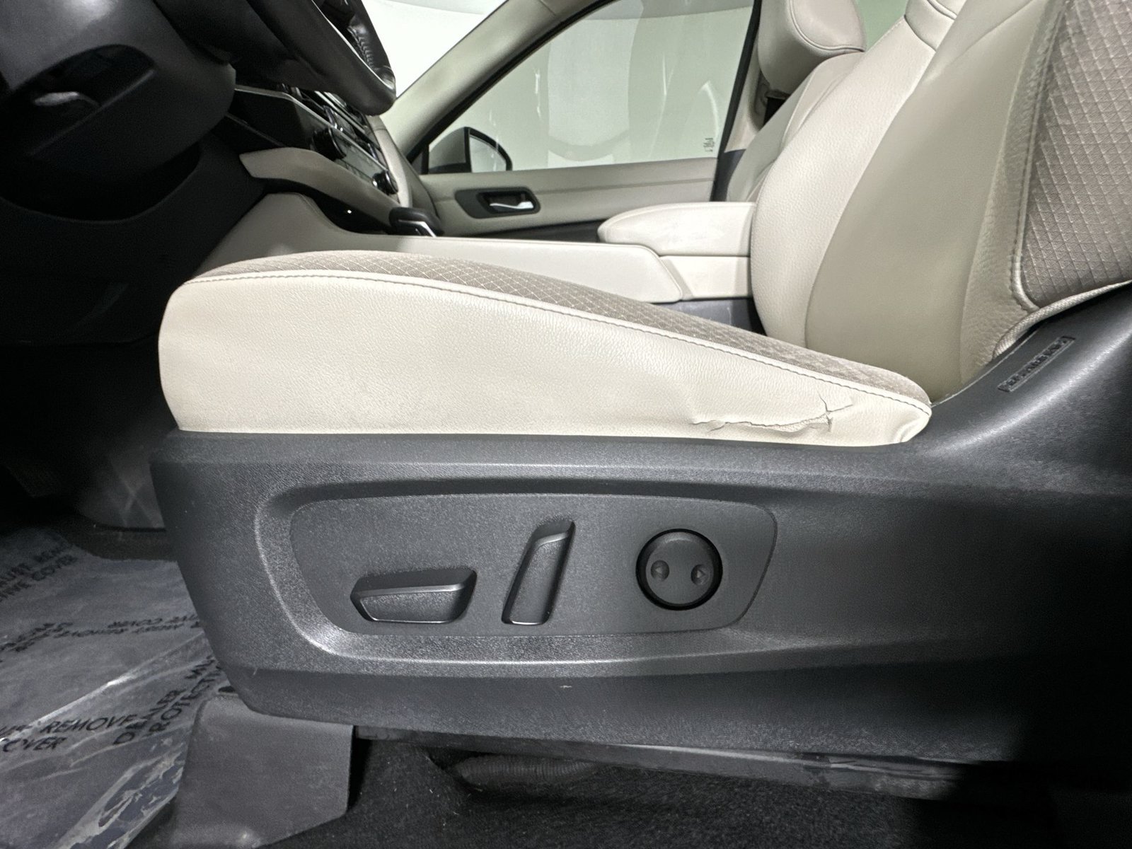 Used 2022 Nissan Pathfinder SL AWD/4WD image 24