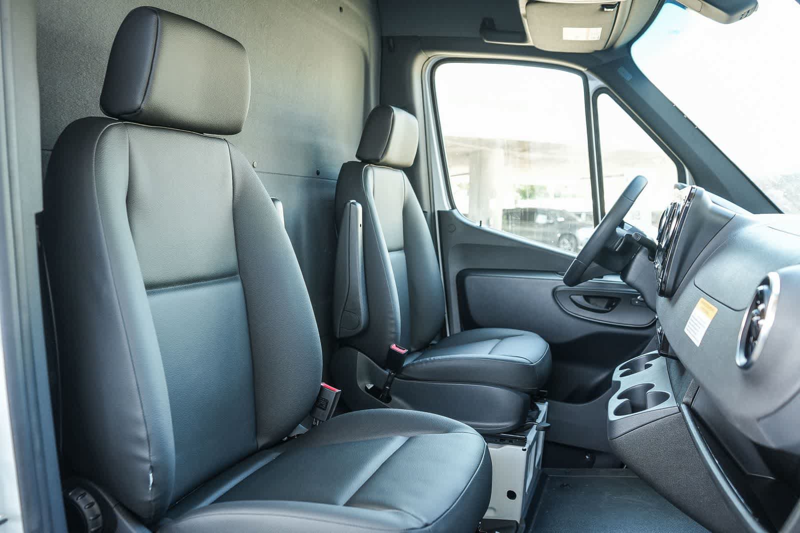 New 2025 Mercedes-Benz eSprinter 170 Cargo image 16