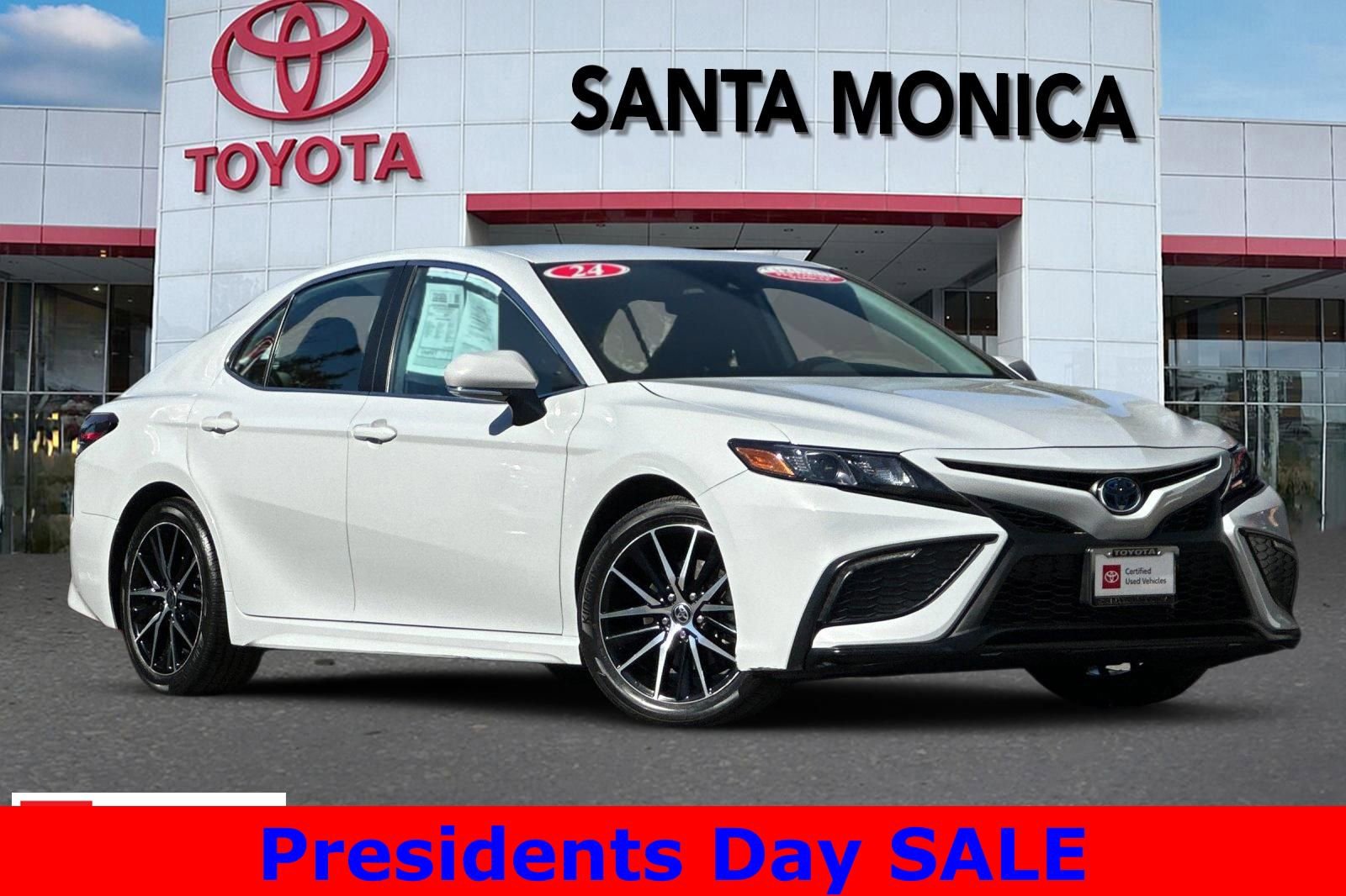 Used 2024 Toyota Camry SE w/ Cold Weather Package