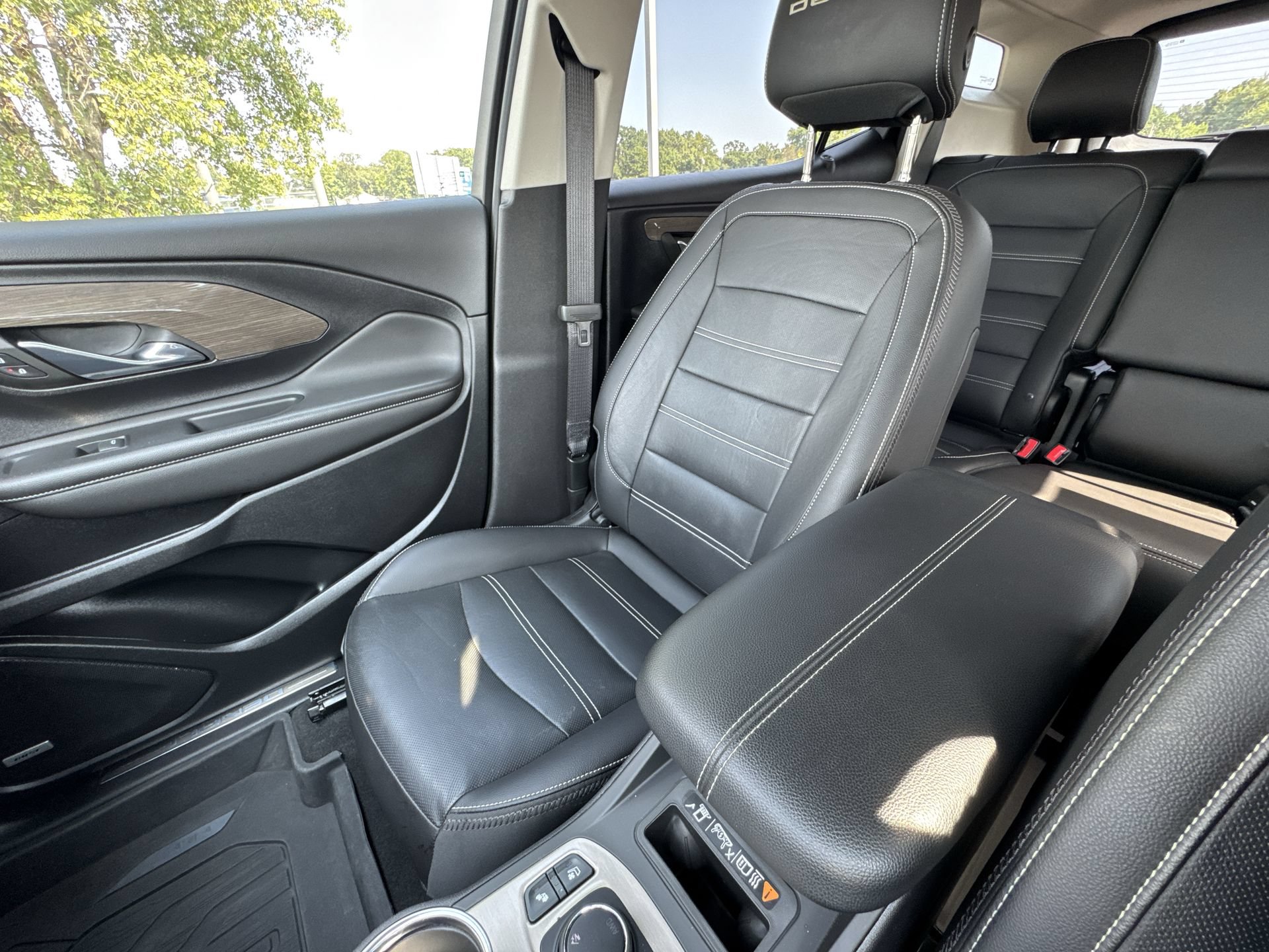 Certified 2023 GMC Terrain Denali w/ Black Diamond Edition AWD/4WD image 21