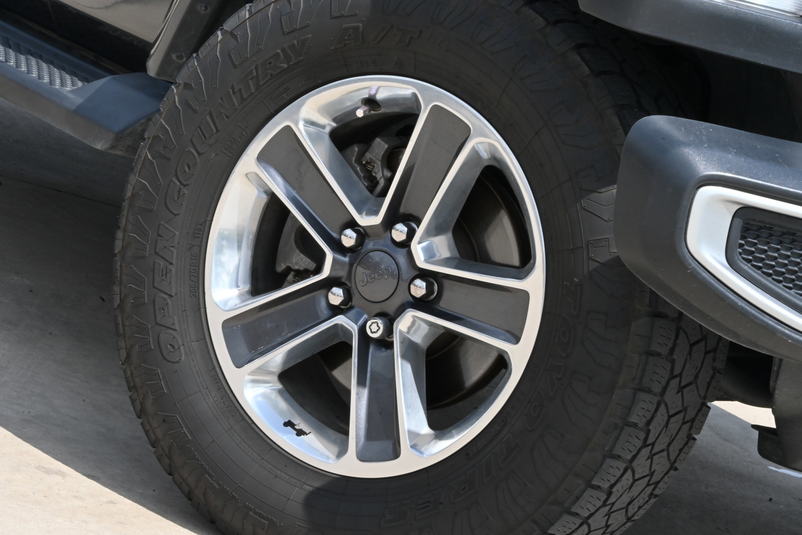 Used 2018 Jeep Wrangler Unlimited Sahara AWD/4WD image 11