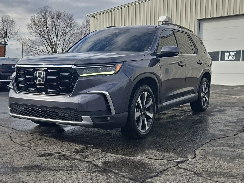 Used 2024 Honda Pilot Touring image 3