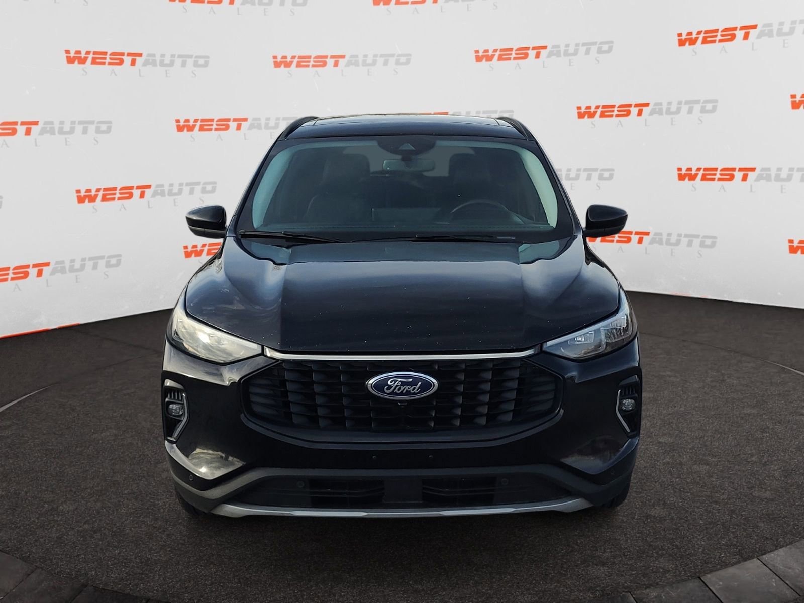 Used 2023 Ford Escape Platinum w/ Premium Technology Package image 8