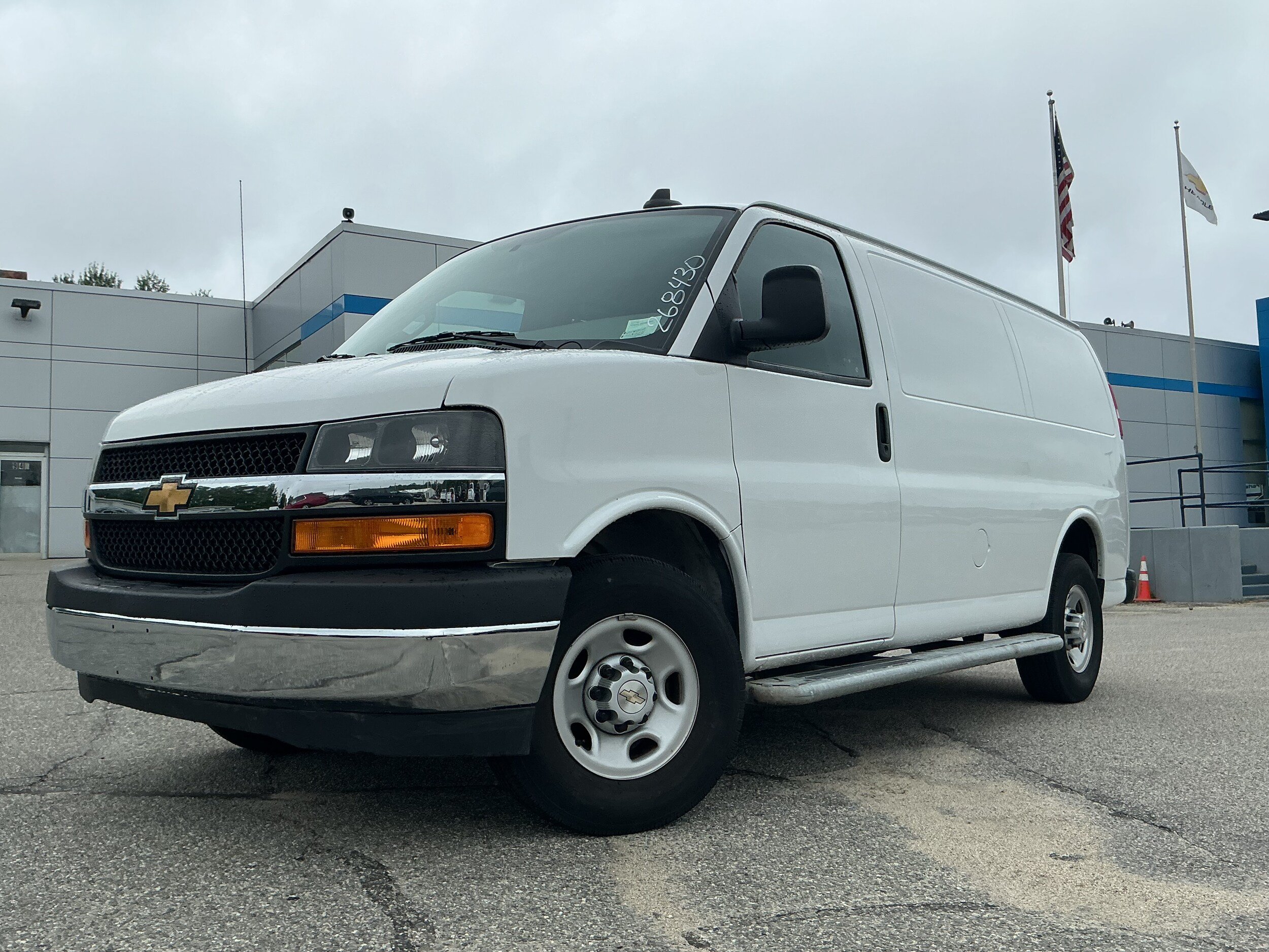 Used 2022 Chevrolet Express 2500 w/ Driver Convenience Package RWD image 9