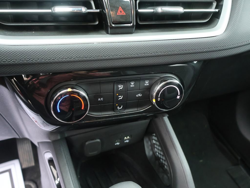Used 2025 Chevrolet TrailBlazer LT AWD/4WD image 31