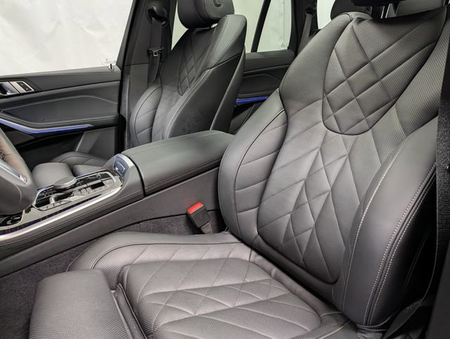 Used 2025 BMW X5 xDrive50e w/ M Sport Package image 9