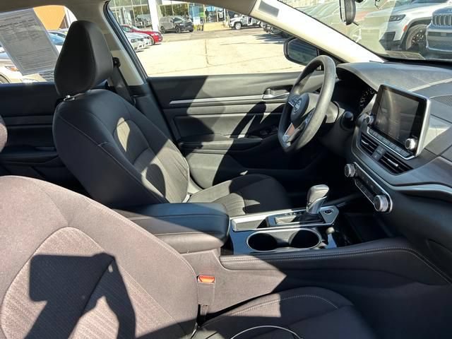 Used 2023 Nissan Altima 2.5 SV FWD image 31