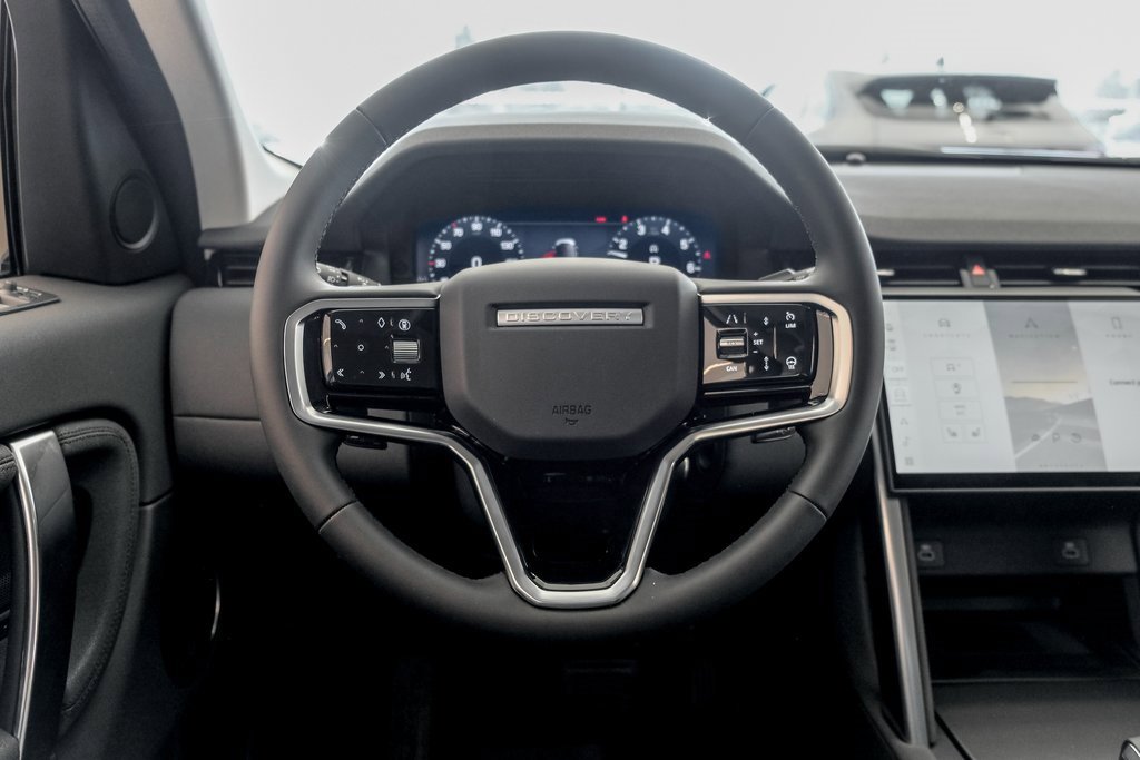 Used 2025 Land Rover Discovery Sport S image 16