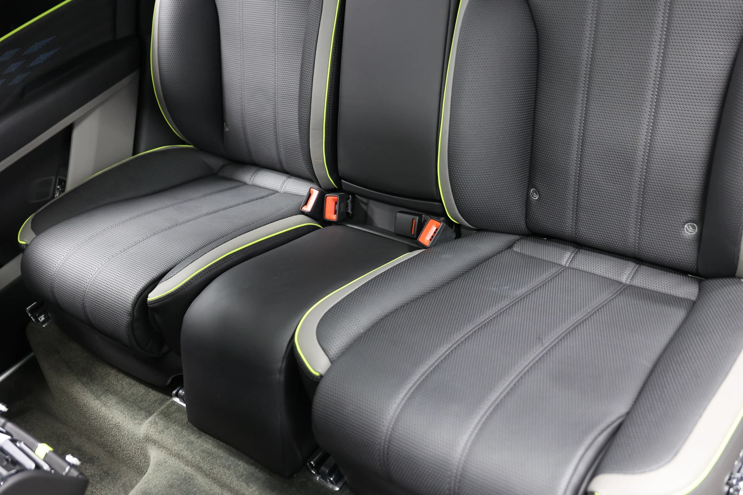 Used 2023 Bentley Bentayga Extended Wheelbase AWD/4WD image 70