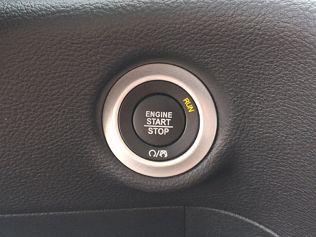 Certified 2025 Chrysler Pacifica Pinnacle FWD image 24