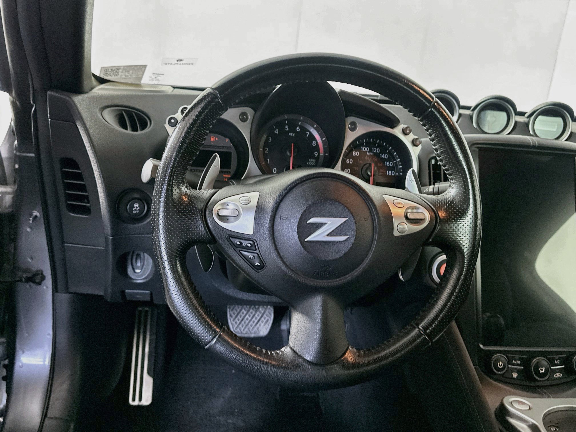 Used 2016 Nissan 370Z Roadster RWD image 17