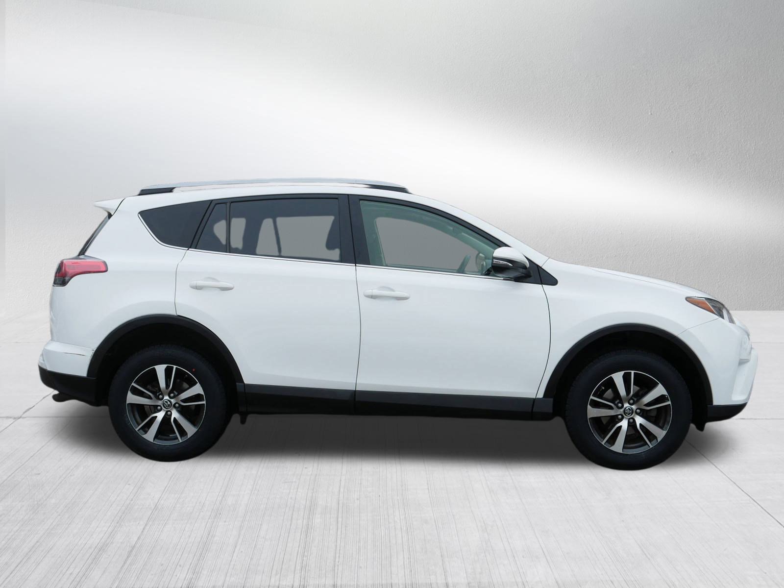 Used 2018 Toyota RAV4 XLE image 8