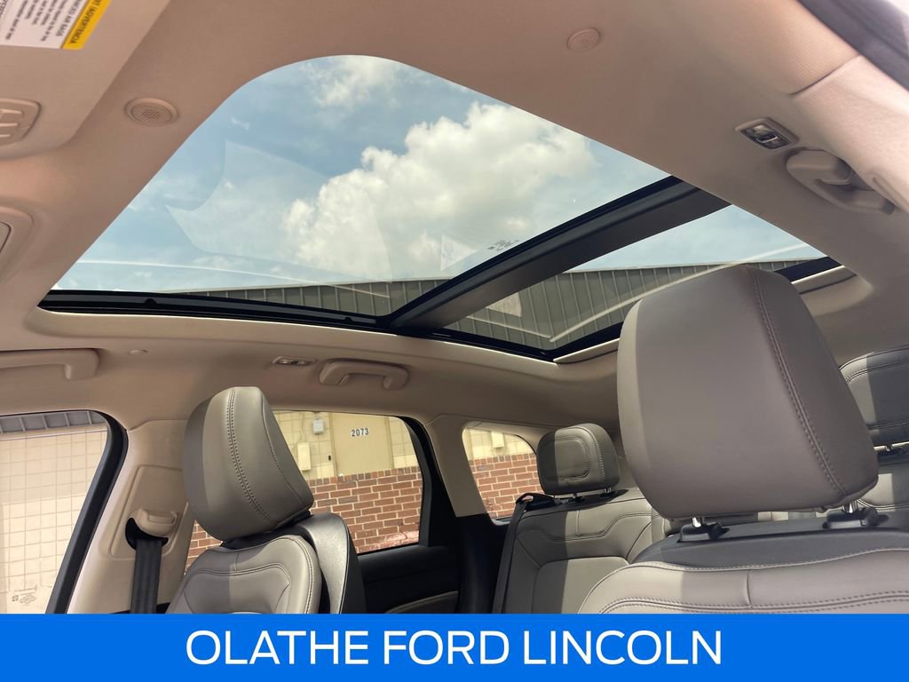 Certified 2023 Lincoln Corsair AWD w/ Equipment Group 102A image 18