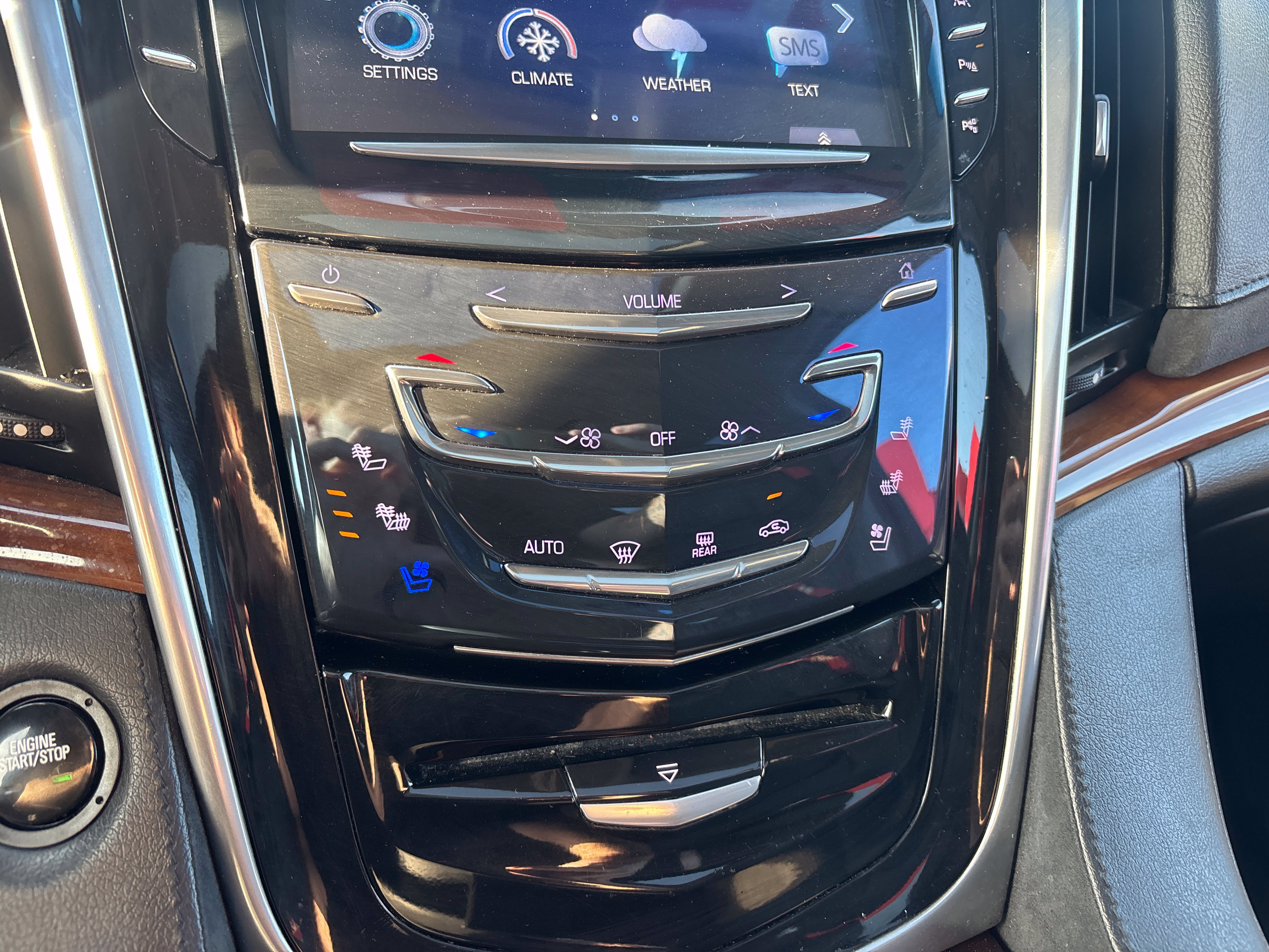 Used 2019 Cadillac Escalade ESV Luxury AWD/4WD image 21
