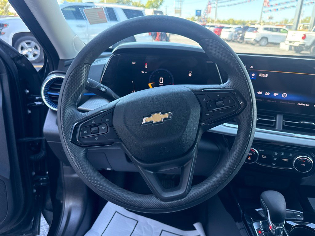 Used 2025 Chevrolet Trax LT FWD image 14