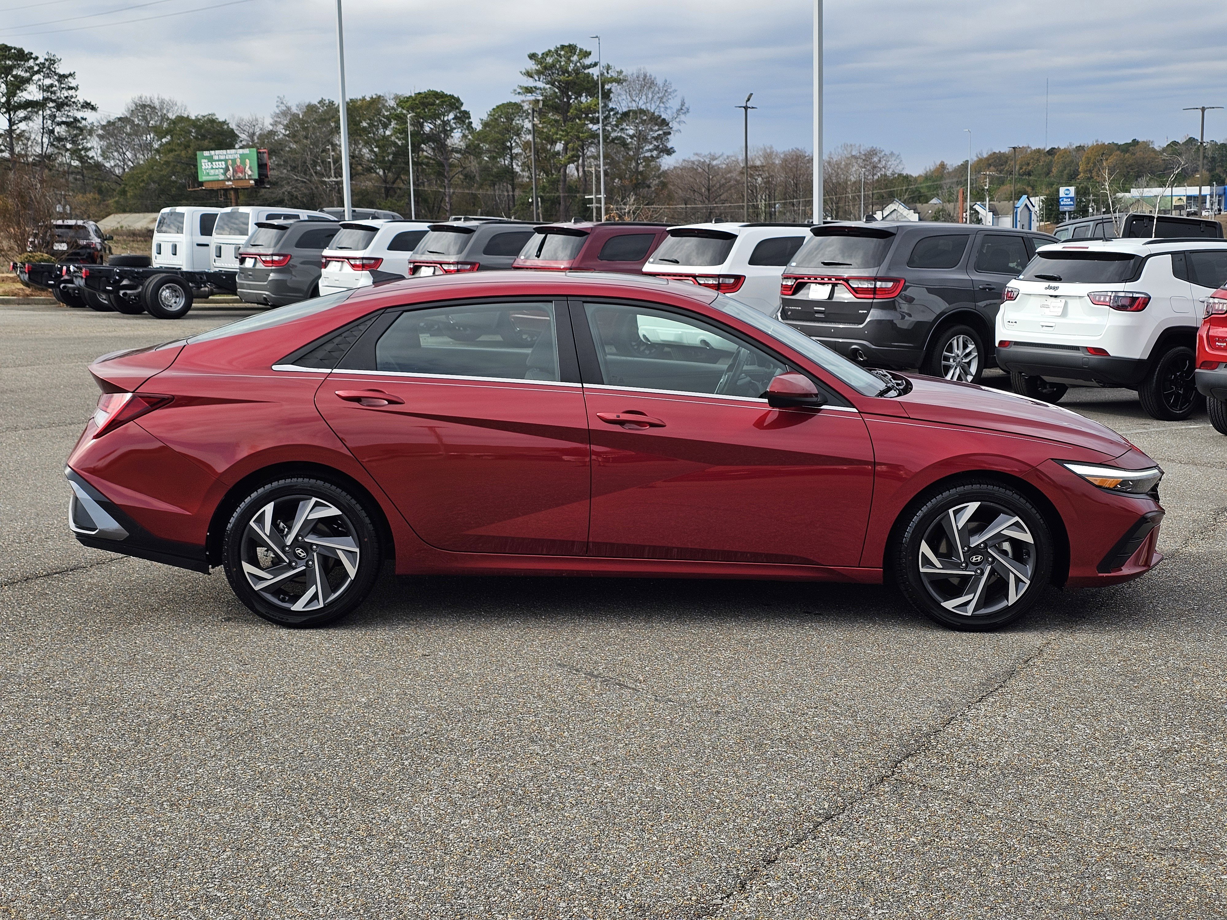 Used 2025 Hyundai Elantra SEL image 7