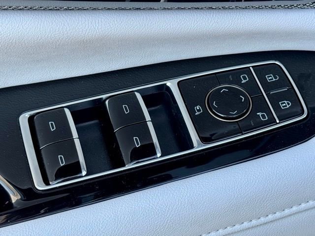 New 2025 Cadillac Optiq Luxury 1 image 18