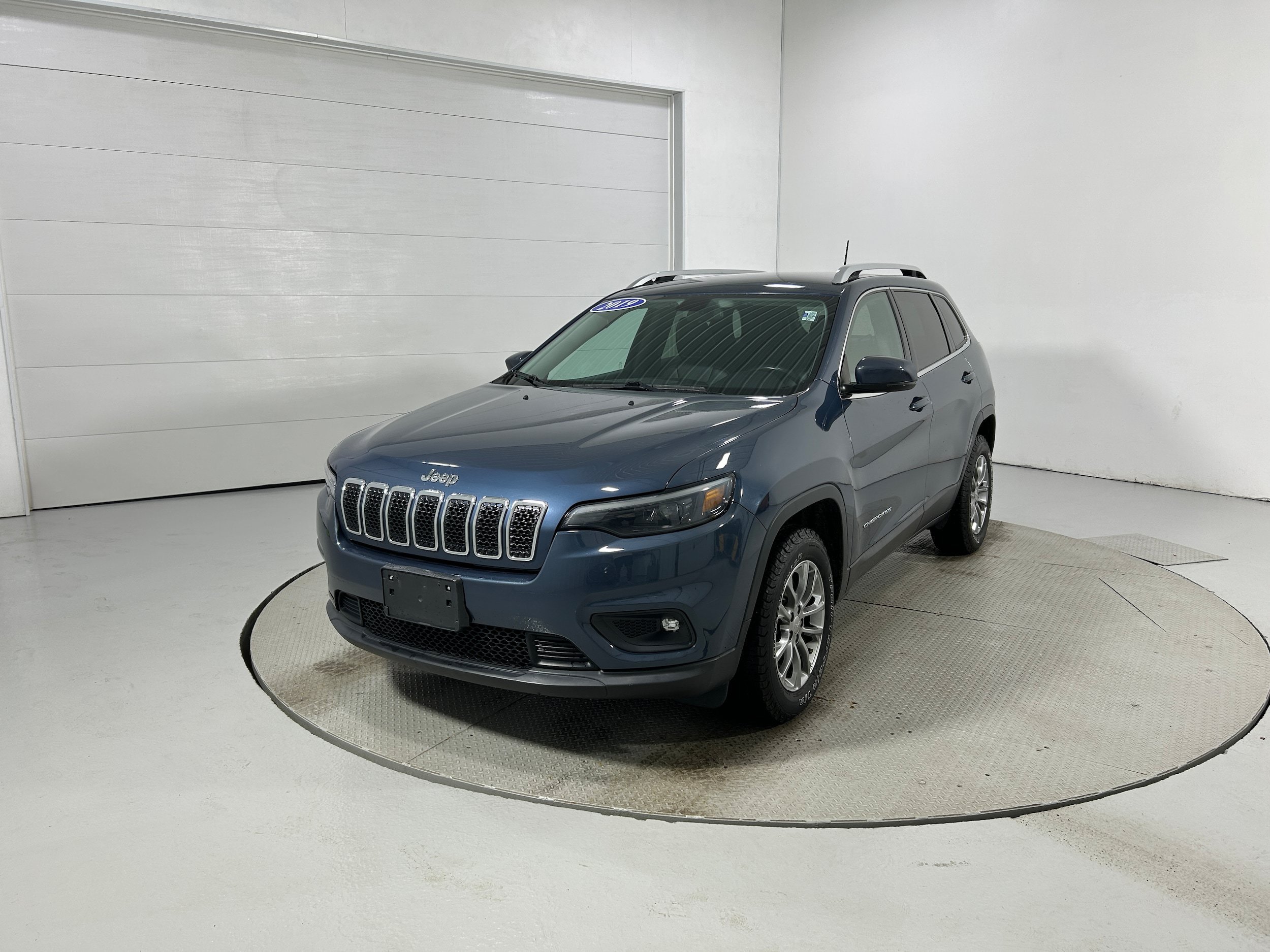 Used 2019 Jeep Cherokee Latitude Plus AWD/4WD image 23