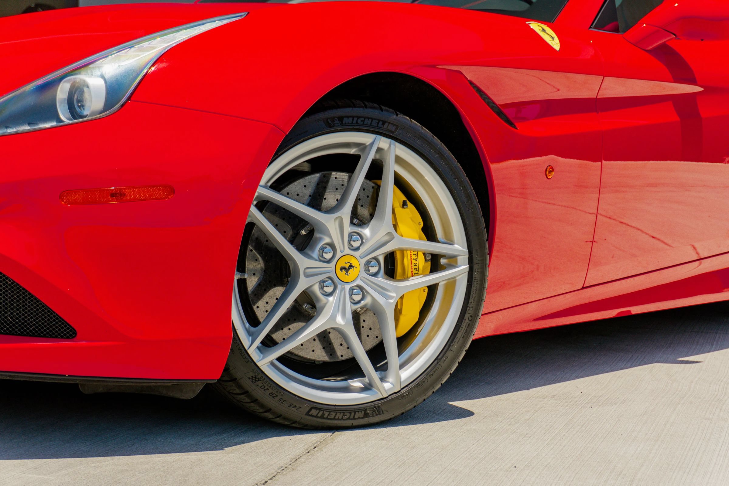 Used 2016 Ferrari California T RWD image 19