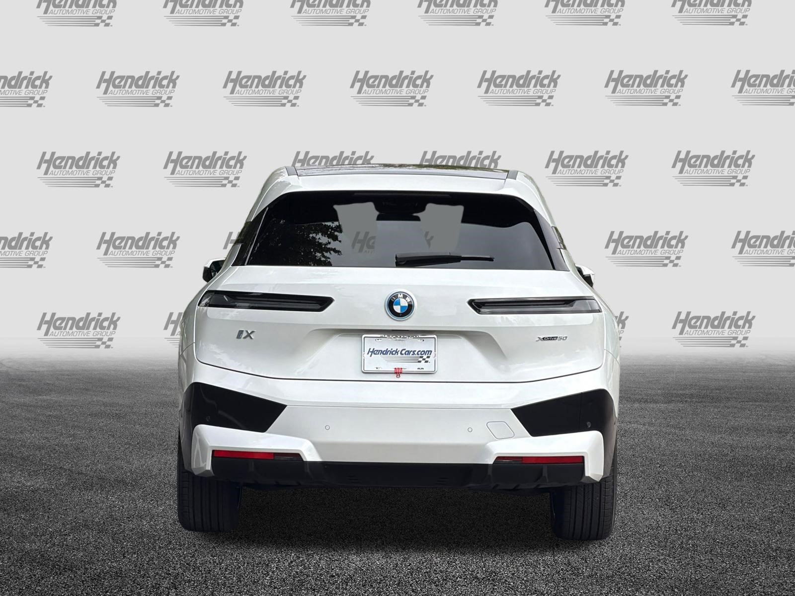 Used 2024 BMW iX xDrive50 w/ Sport Package AWD/4WD image 6