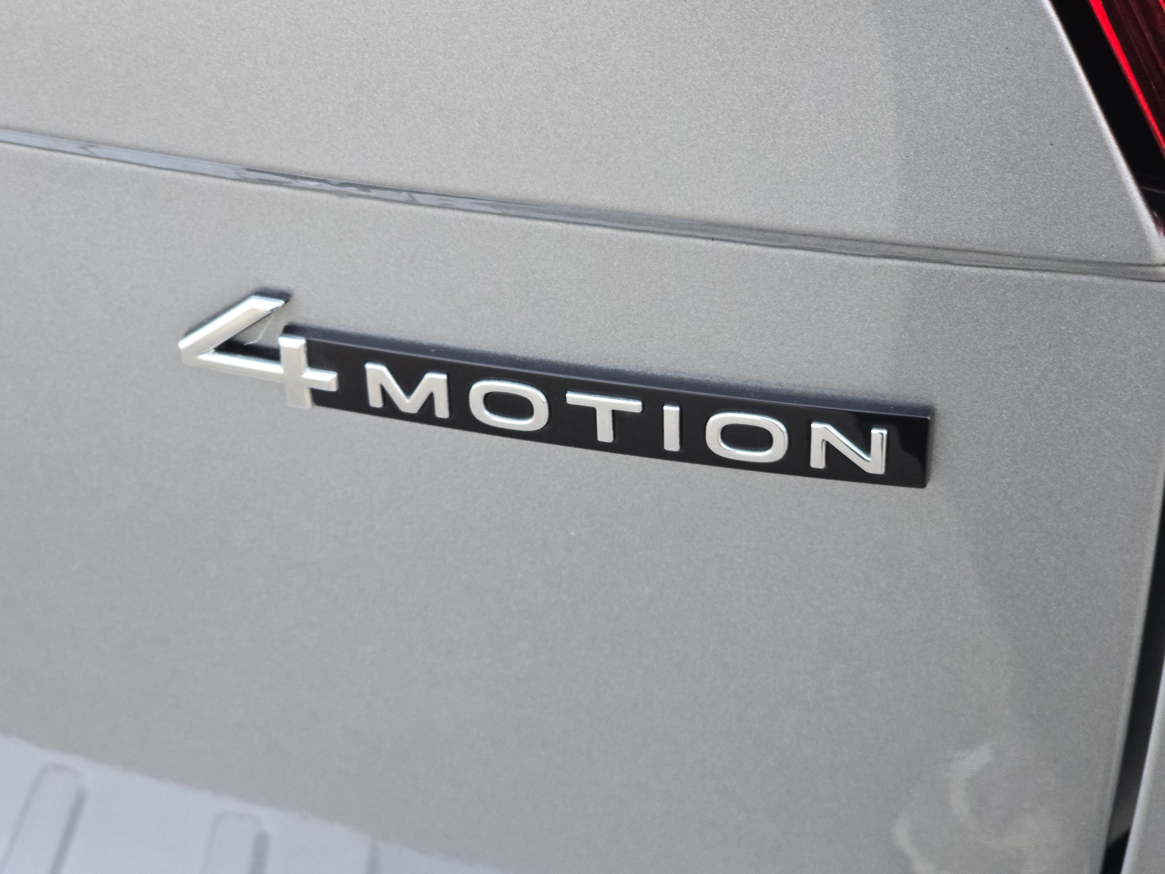 Certified 2023 Volkswagen Tiguan SE w/ Panoramic Sunroof Package AWD/4WD image 15