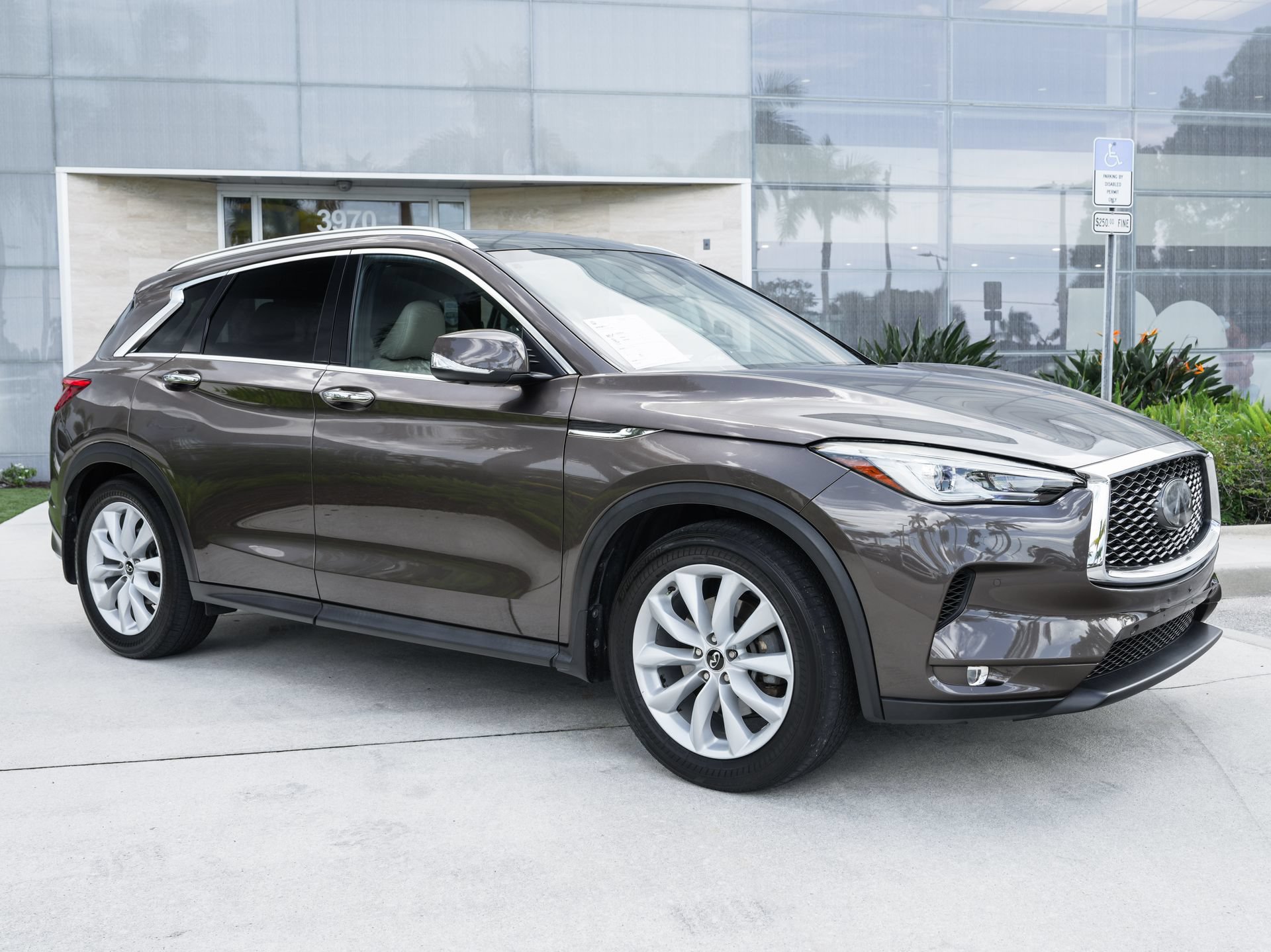 Used 2019 INFINITI QX50 Essential w/ Premium Audio Package AWD/4WD image 4