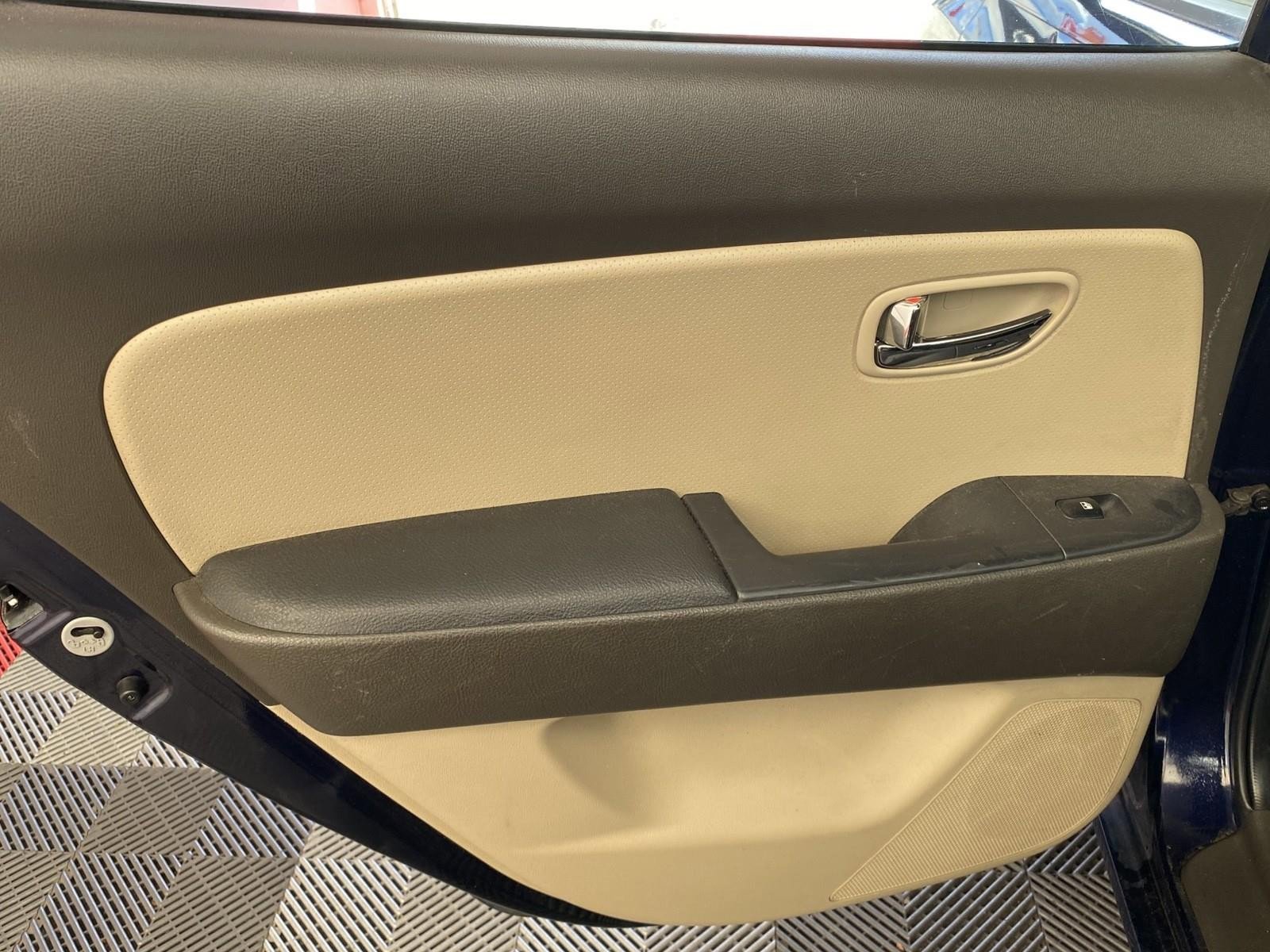 Used 2010 Hyundai Elantra GLS FWD image 14