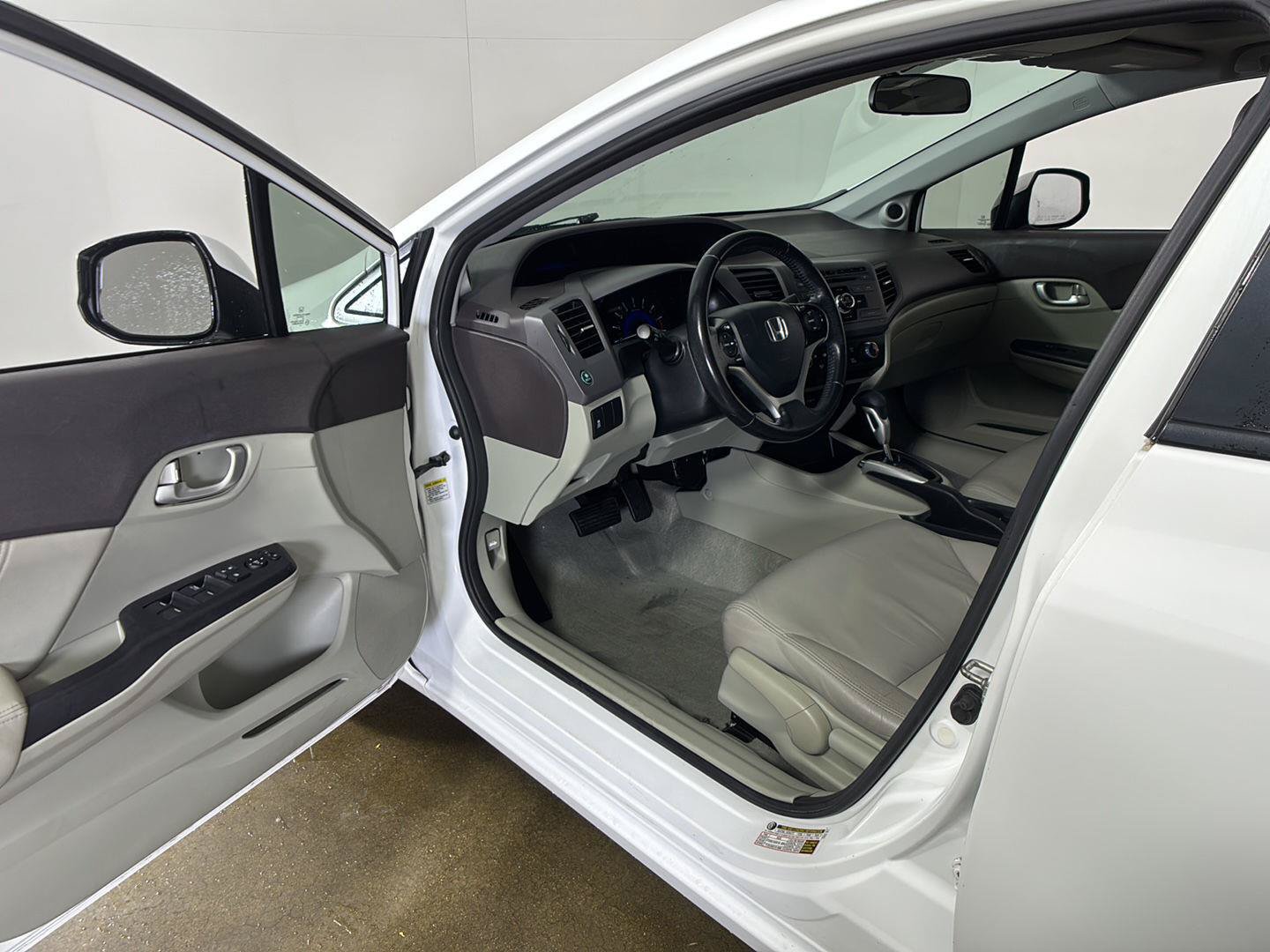 Used 2012 Honda Civic EX-L image 2