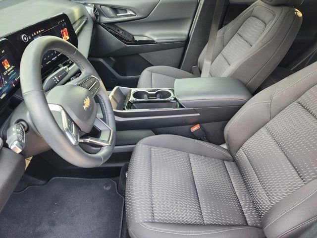 Used 2025 Chevrolet Equinox LT w/ Safety and Technology Package image 4