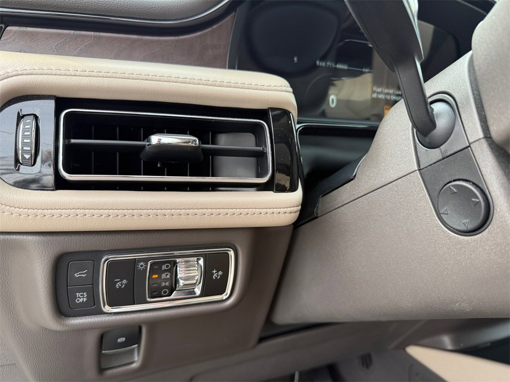 Used 2022 Lincoln Nautilus Reserve w/ Equipment Group 201A image 17