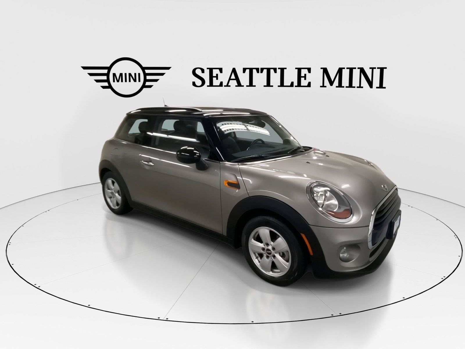 Used 2018 MINI Cooper 2-Door Hardtop FWD image 2