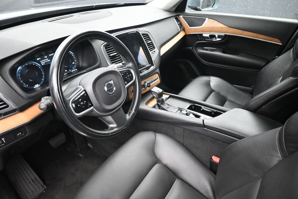 Used 2022 Volvo XC90 T6 Momentum w/ Climate Package AWD/4WD image 19