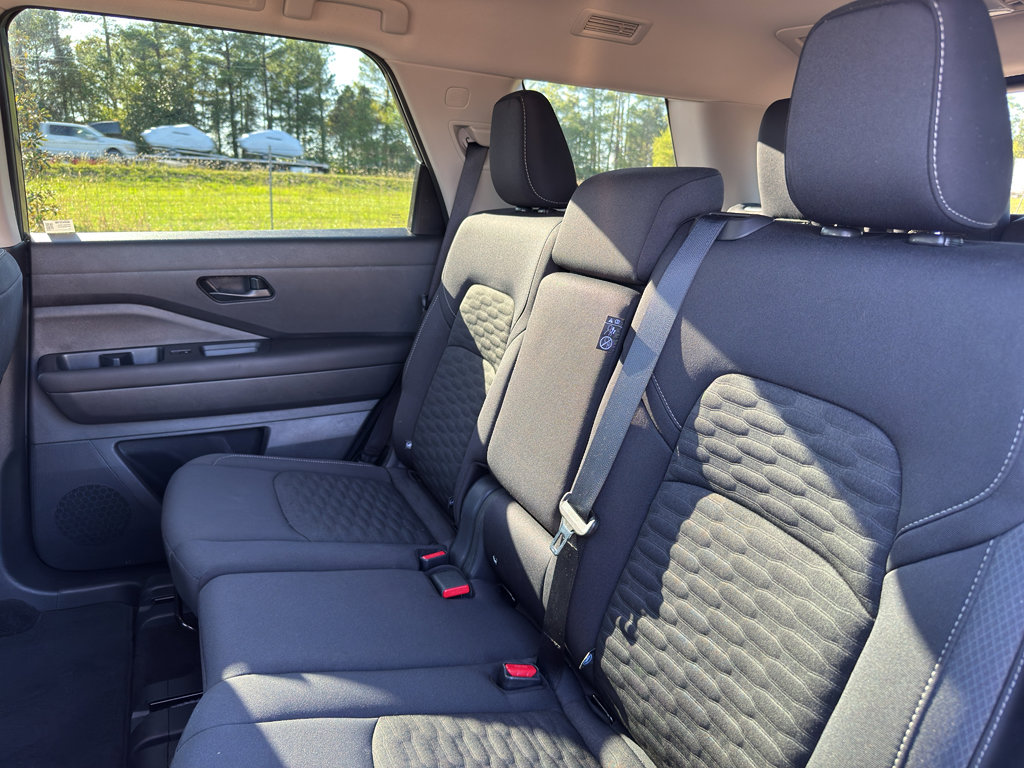 Used 2025 Nissan Pathfinder SV image 21