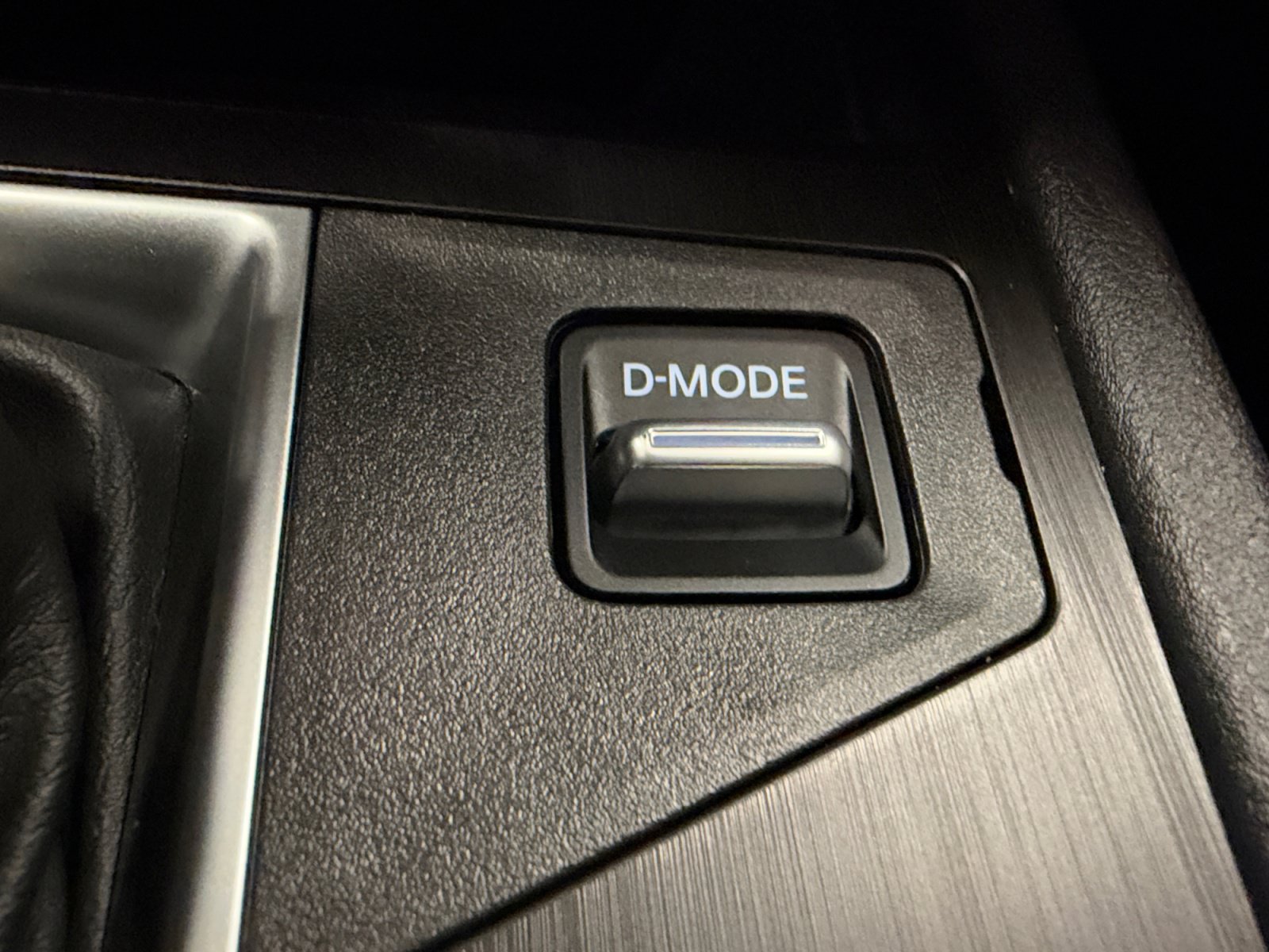 Used 2025 Nissan Kicks SV FWD image 36
