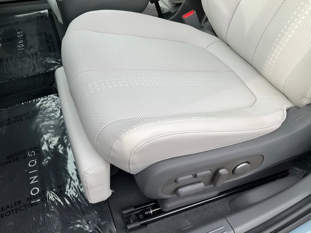 Used 2025 Hyundai Ioniq 5 Limited image 17