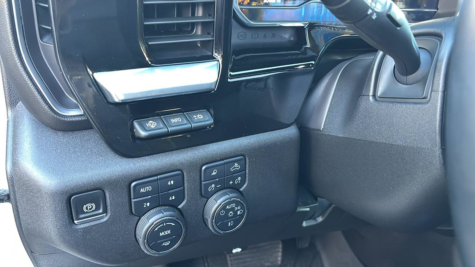 Used 2024 Chevrolet Silverado 2500 High Country w/ Technology Package image 26